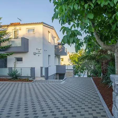 Apartment Mmm *
