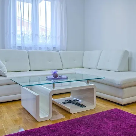 Mmm Apartment Vantacici